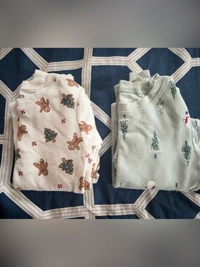 Carter’s Set of 2 Holiday PJs - Unisex Size 6/6X